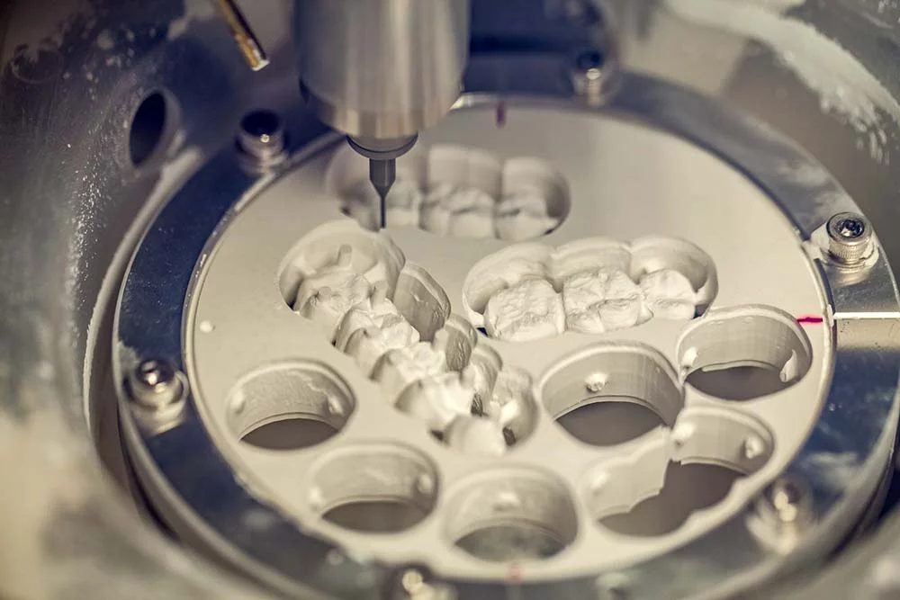 The in-house milling machine cutting zirconia crowns